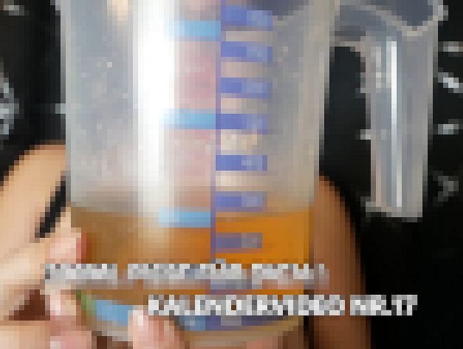 CaraliaDeluxe Porno Video: 300 ml pi**e für dich!